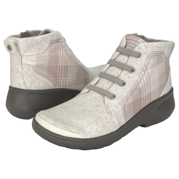 Bzees Womens Ankle Boots 7M Kick Back Taupe Cushioned Insole Arch Support - Picture 9 of 15